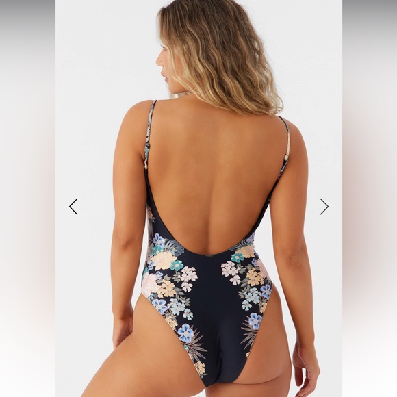 NWT’s O’NEILL MACAW TROPICAL NORTH SHORE CHEEKY ONE-PIECE Medium - Picture 3 of 12